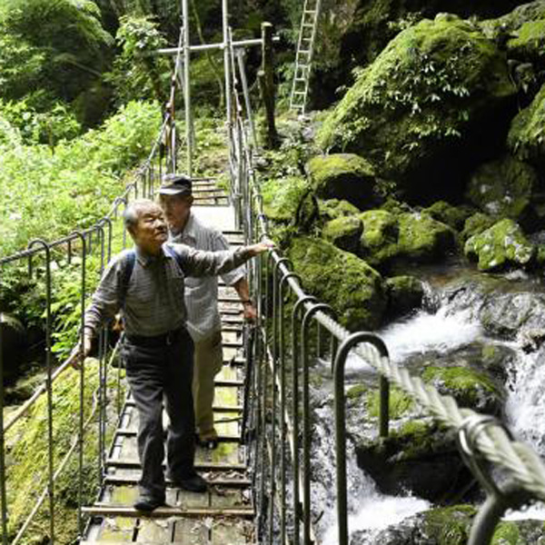 高知県　越知町　聖神社　土佐の投入堂　周辺吊り橋